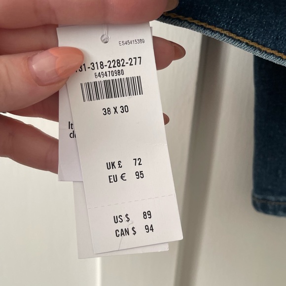 Brand new athletic skinny Abercrombie jeans - Picture 5 of 5